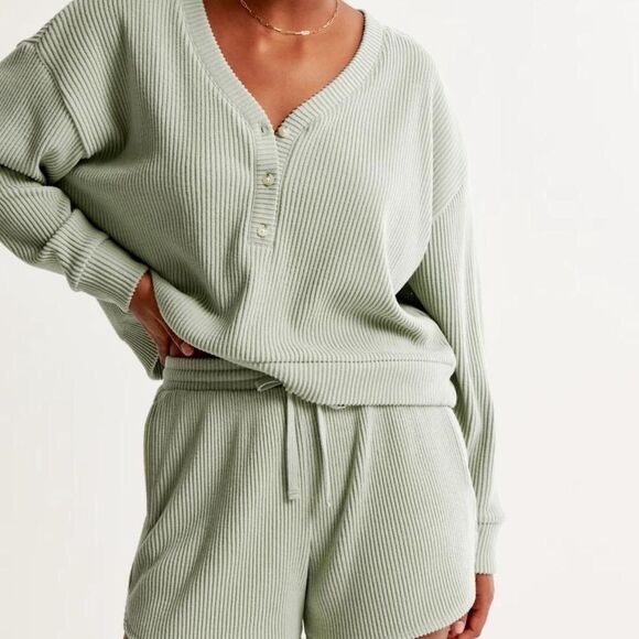 Abercrombie & Fitch Lounge Collection Sage Green Ribbed Henley Pullover Size S/M - Picture 1 of 8